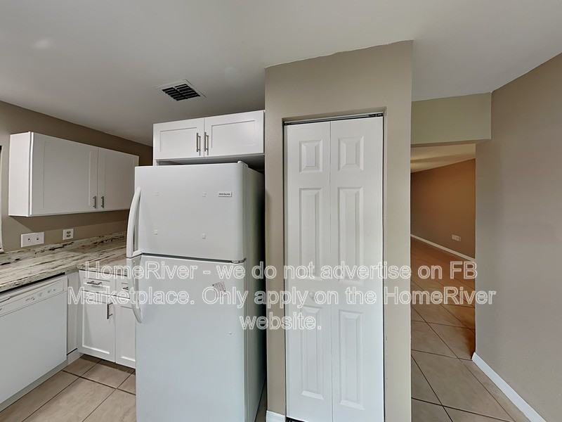 421 Hunter Cir - Photo 6 of 20