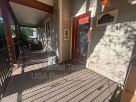 featured image of 522 S Fountaine St #300