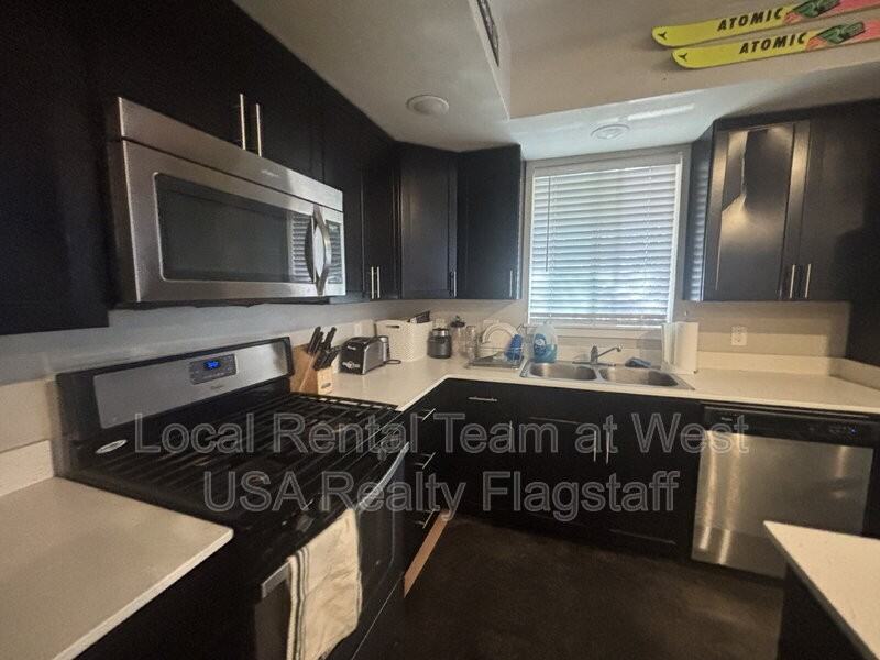 522 S Fountaine St #200 - Photo 2 of 15