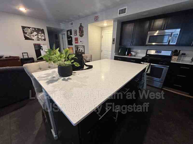 522 S Fountaine St #200 - Photo 4 of 15