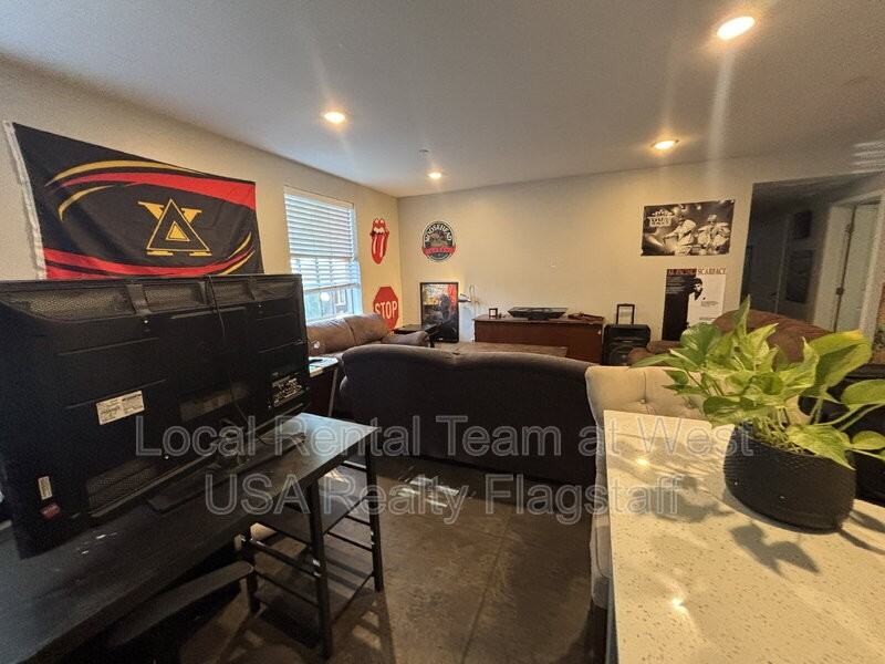 522 S Fountaine St #200 - Photo 5 of 15