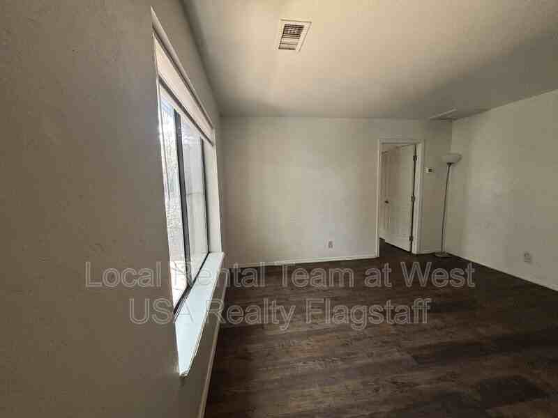 625 S Fountaine St #B - Photo 2 of 25