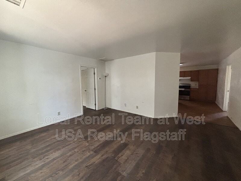625 S Fountaine St #B - Photo 3 of 25