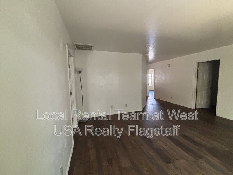 625 S Fountaine St #B - Photo 4 of 25