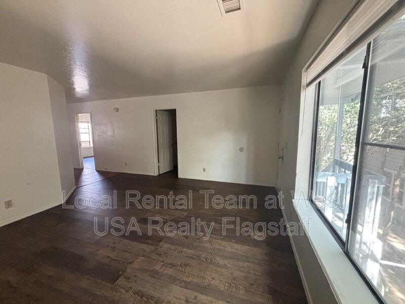 625 S Fountaine St #B - Photo 5 of 25
