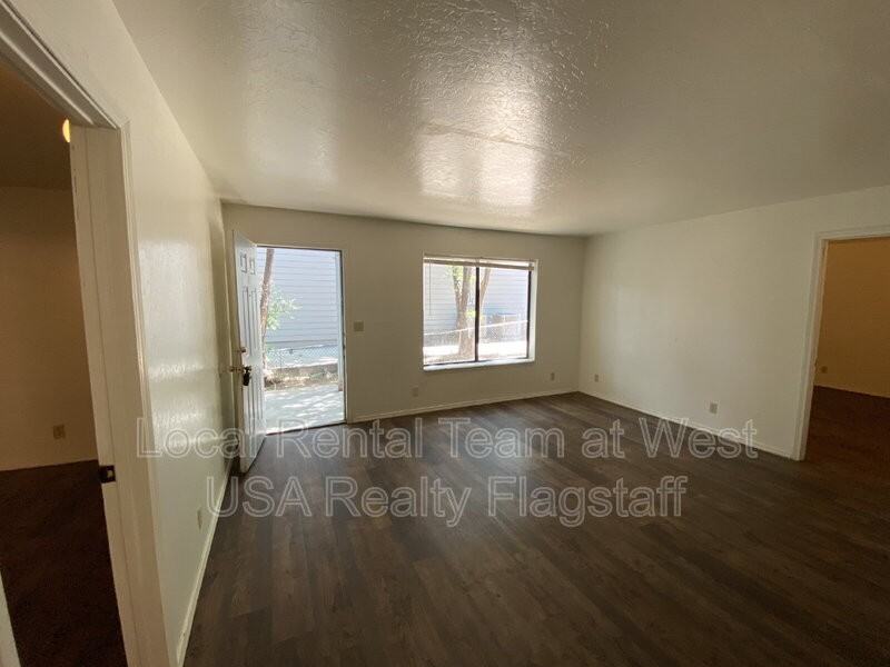 625 S Fountaine St #A - Photo 3 of 15