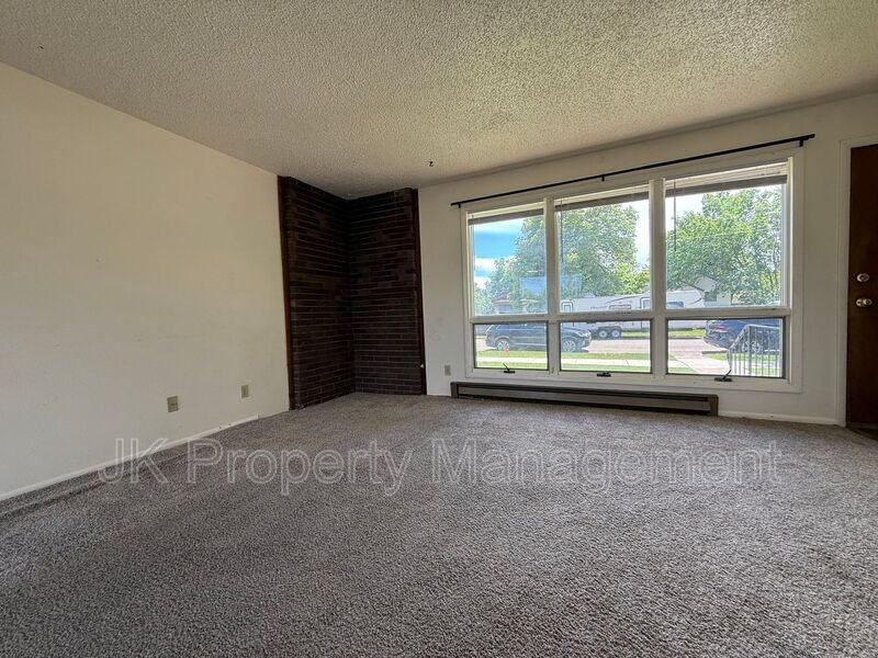 919 1st Ave Sw #02 - Photo 5 of 33
