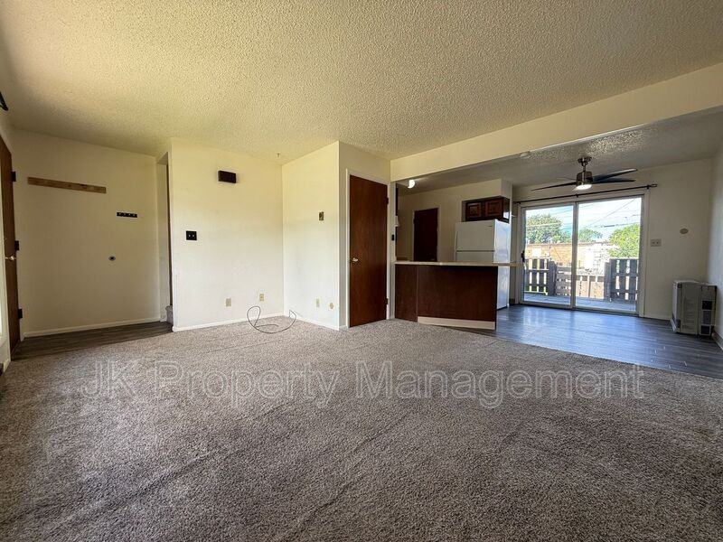 919 1st Ave Sw #02 - Photo 7 of 33
