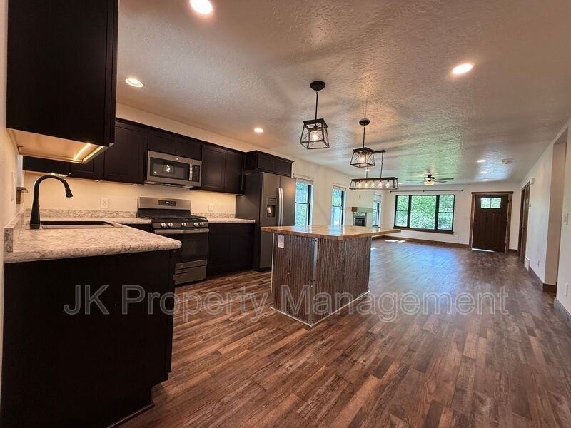 3708 4th Ave N - Photo 6 of 28