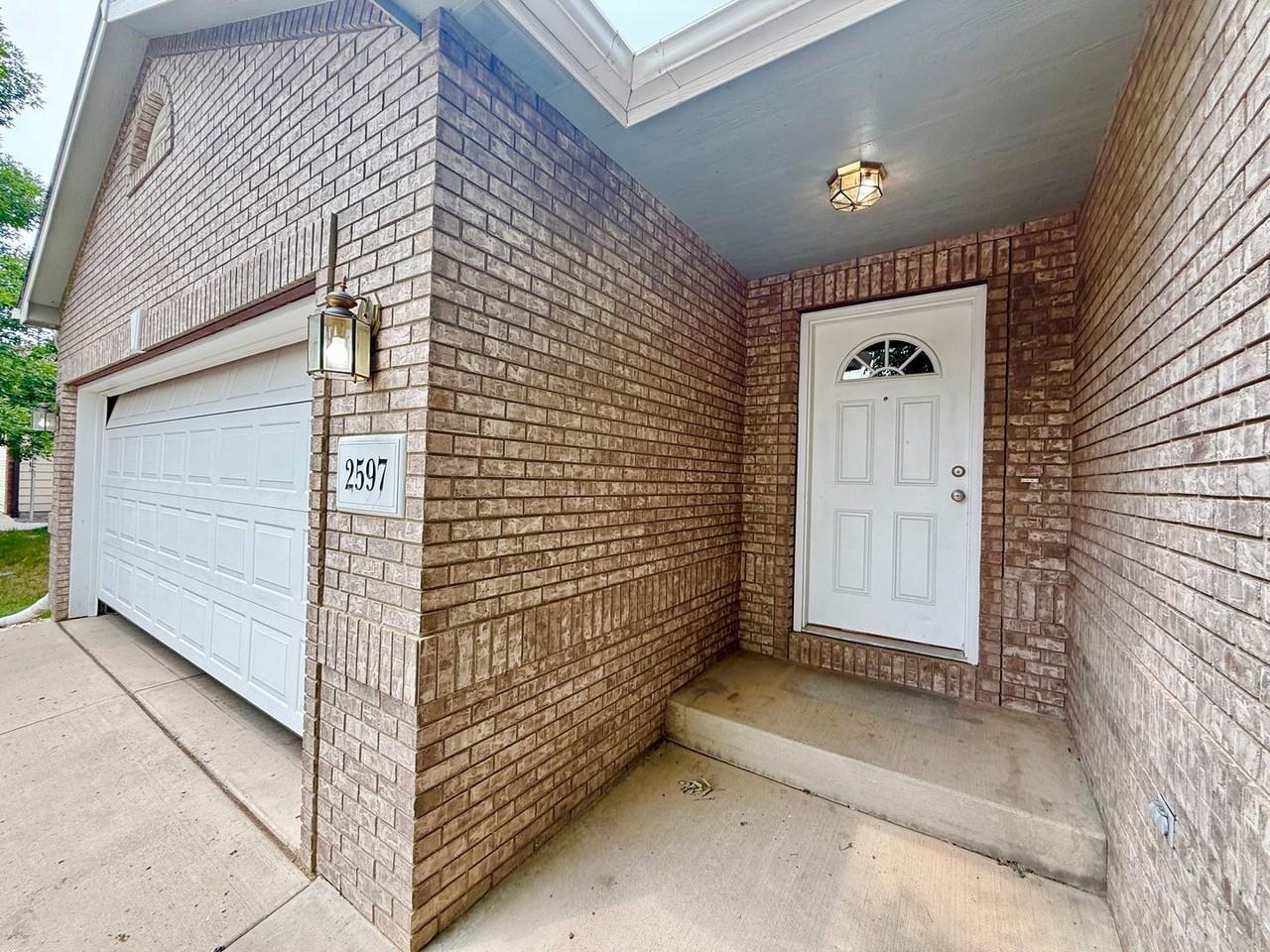 2597 Turquoise St - Photo 2 of 37