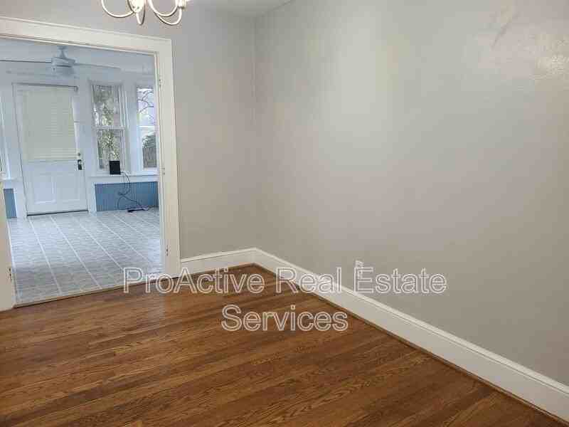 105 W Arden Cir - Photo 3 of 10