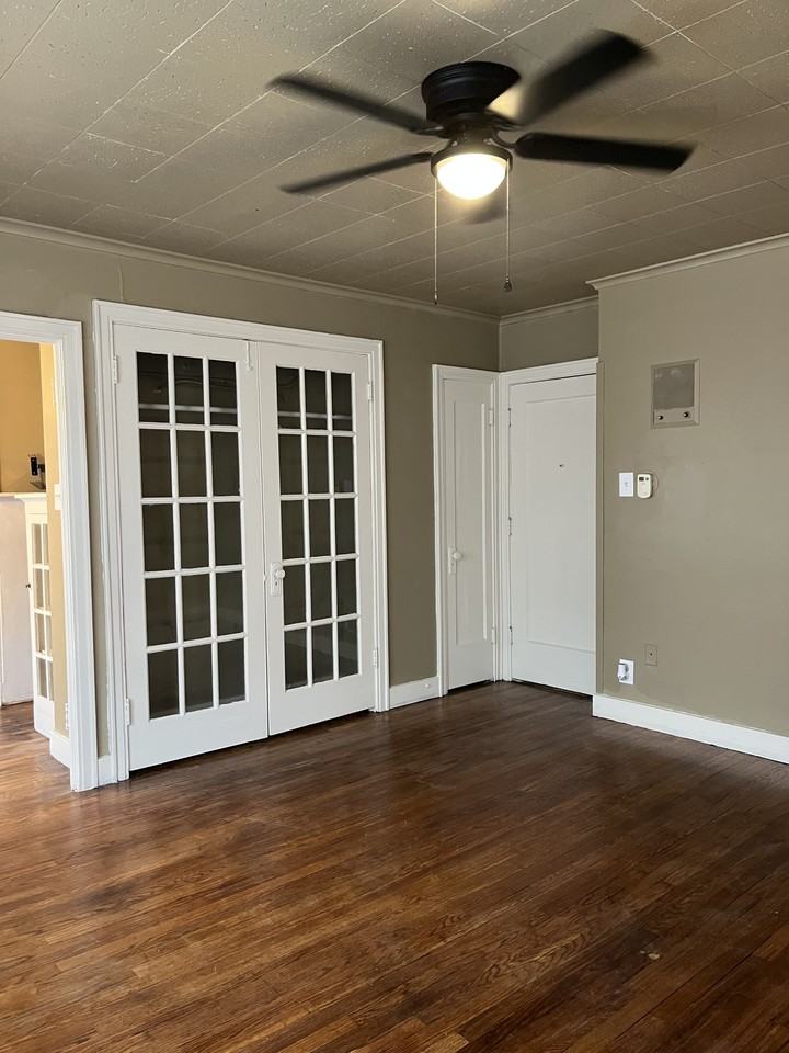 915 Southwest Tyler Street - Photo 3 of 10