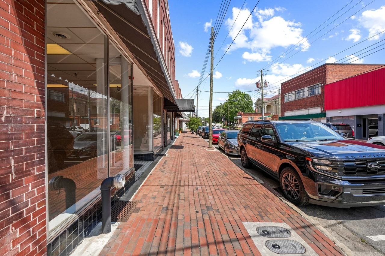 205 East Walnut Street - Photo 2 of 20