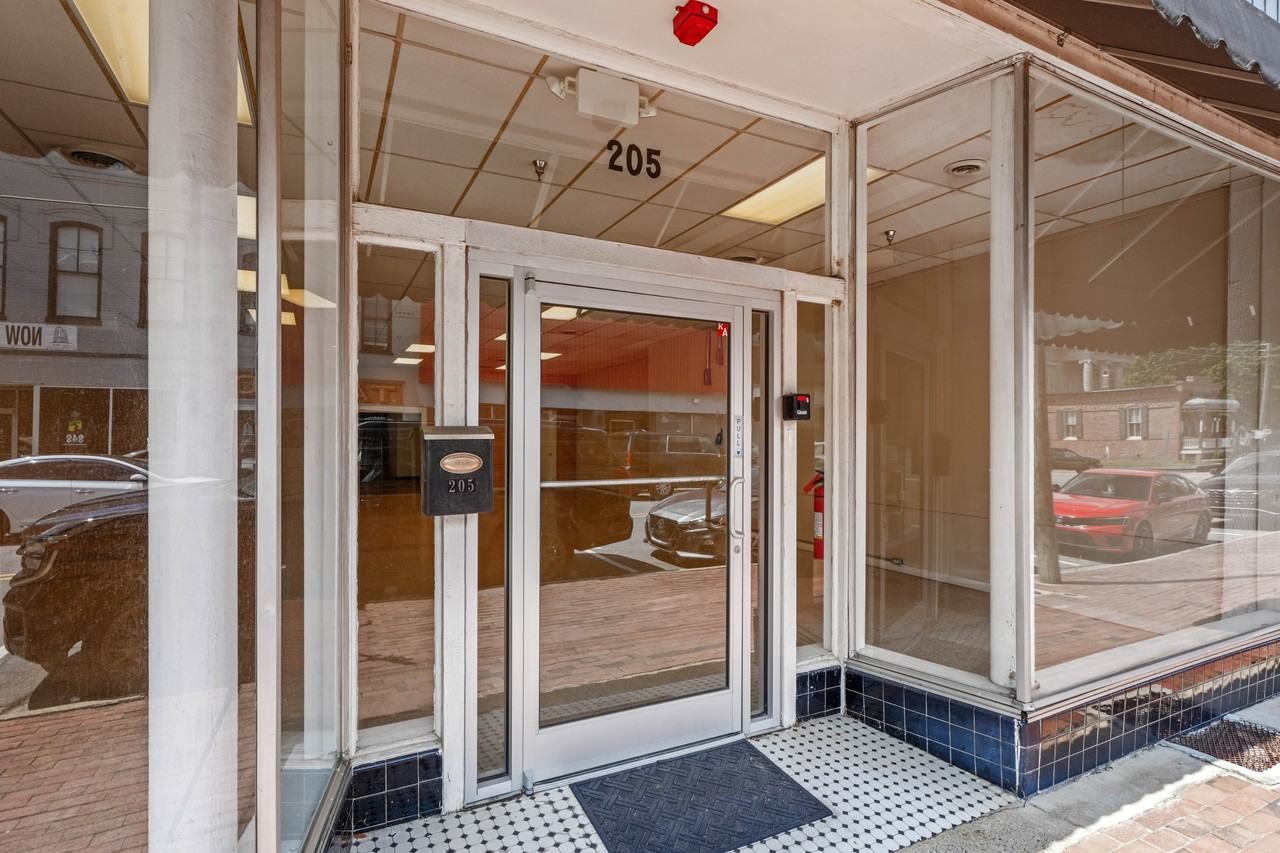 205 East Walnut Street - Photo 3 of 20