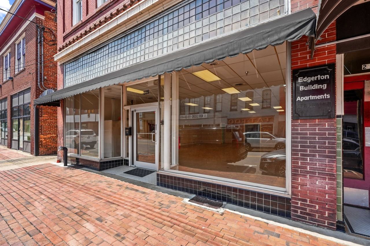 205 East Walnut Street - Photo 4 of 20