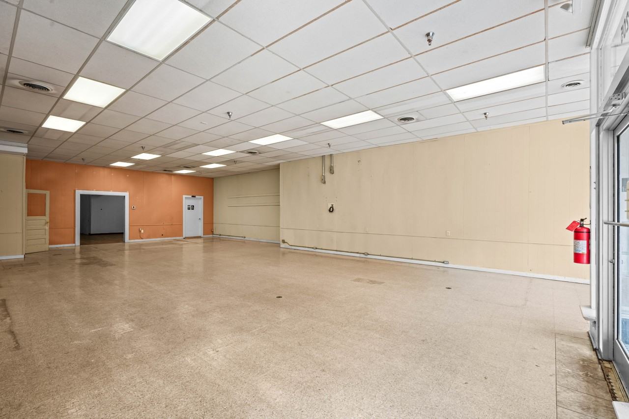 205 East Walnut Street - Photo 6 of 20
