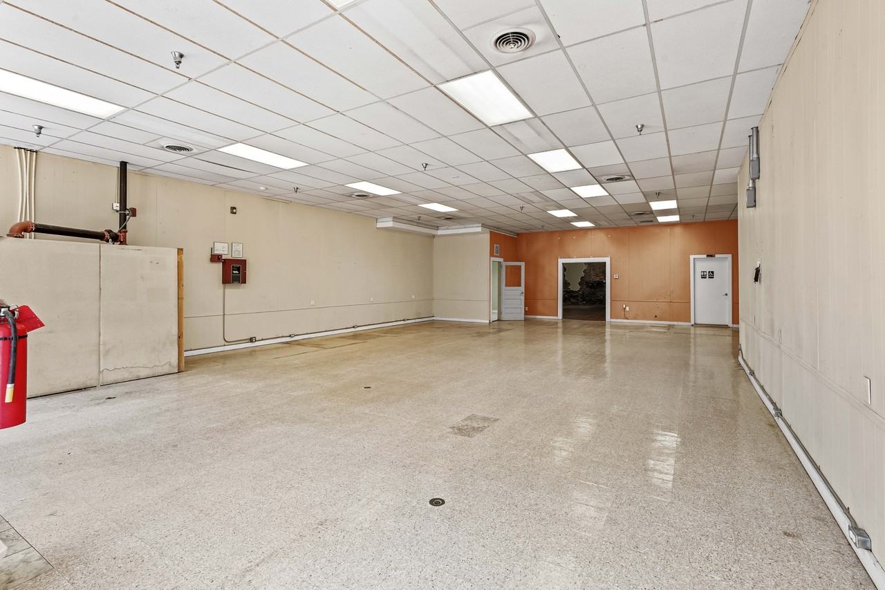 205 East Walnut Street - Photo 7 of 20