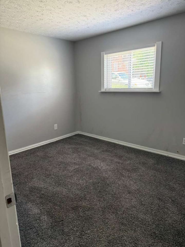 2911 Ash Street - Photo 4 of 13