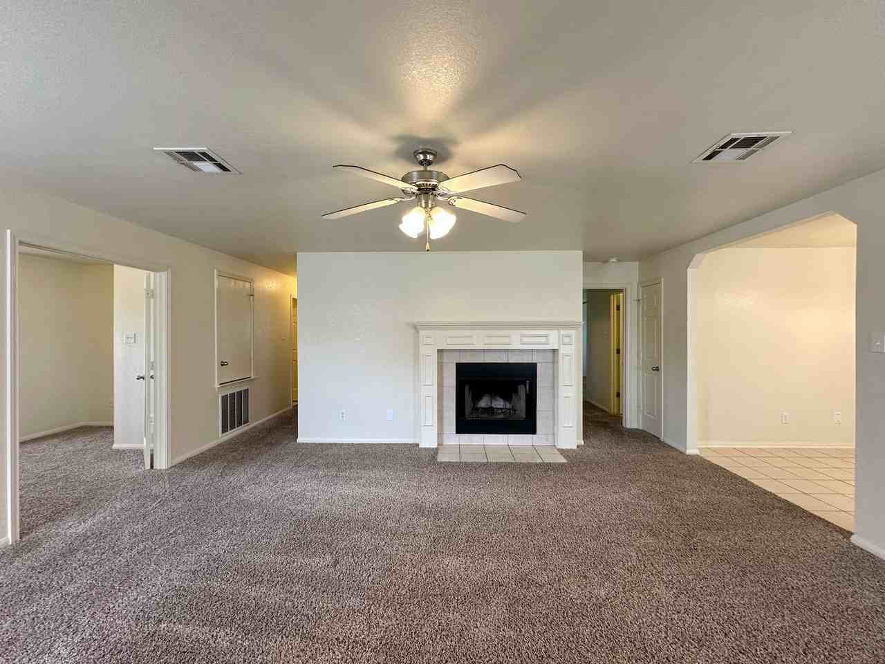2602 John Porter Dr - Photo 3 of 36