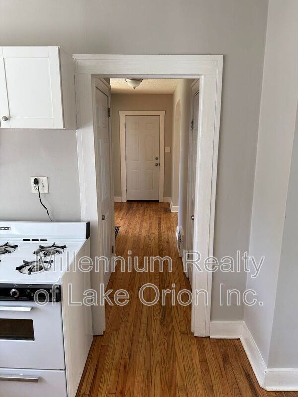57 E Beverly Ave - Photo 2 of 17