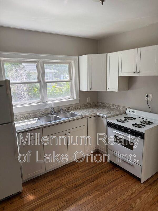 57 E Beverly Ave - Photo 3 of 17