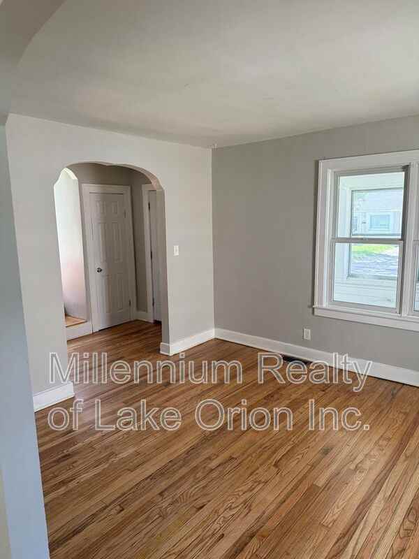 57 E Beverly Ave - Photo 4 of 17