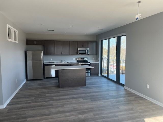 110 South Bridge Street - Photo 4 of 10
