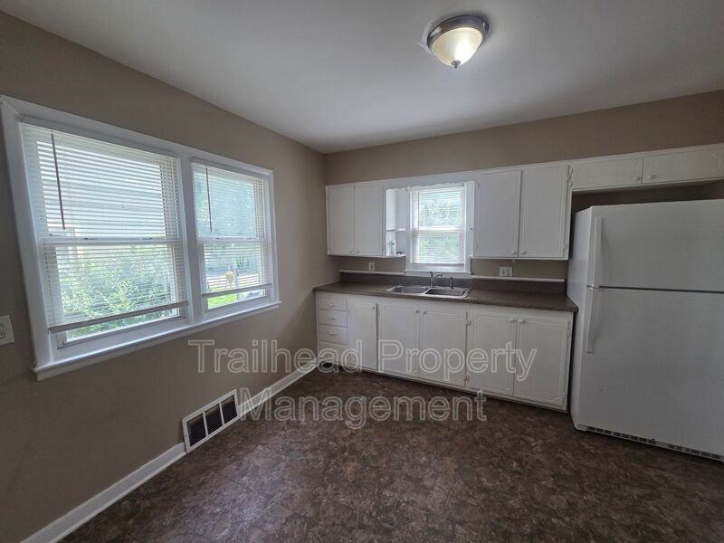 1223 N Cottage St - Photo 4 of 12