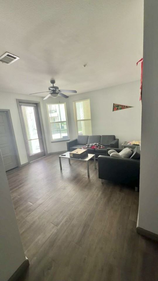 376 West Watson Street - Photo 6 of 9