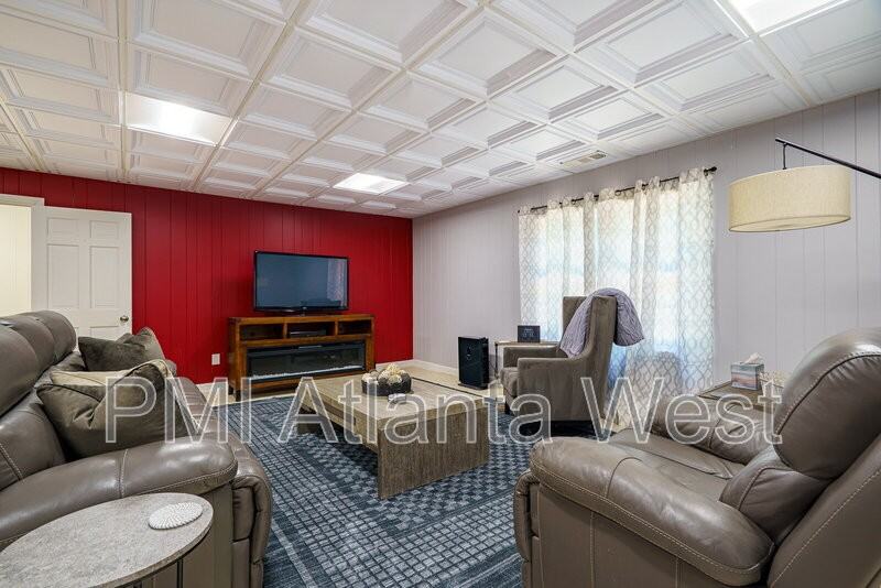 2215 Spalding Dr - Photo 2 of 24