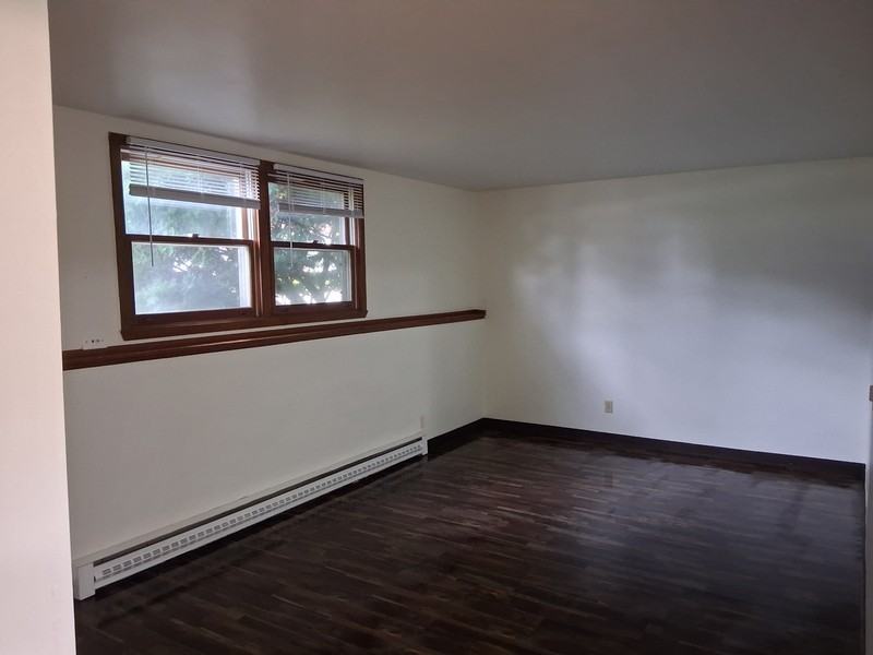 245 Egan St - Photo 7 of 16