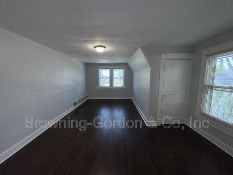 1517 Bernard Ave - Photo 4 of 10