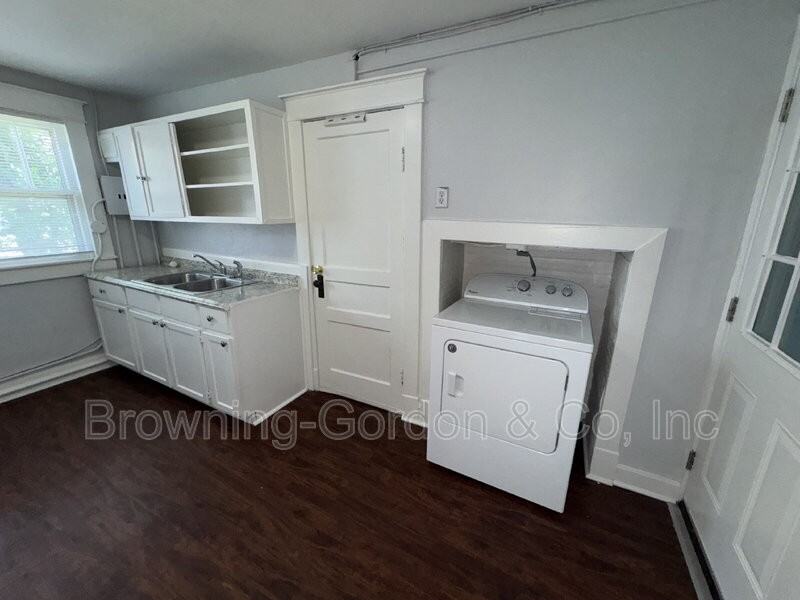 1517 Bernard Ave - Photo 5 of 10