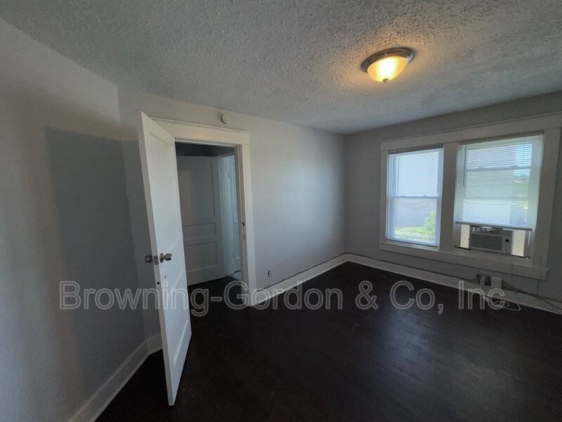 1517 Bernard Ave - Photo 7 of 10