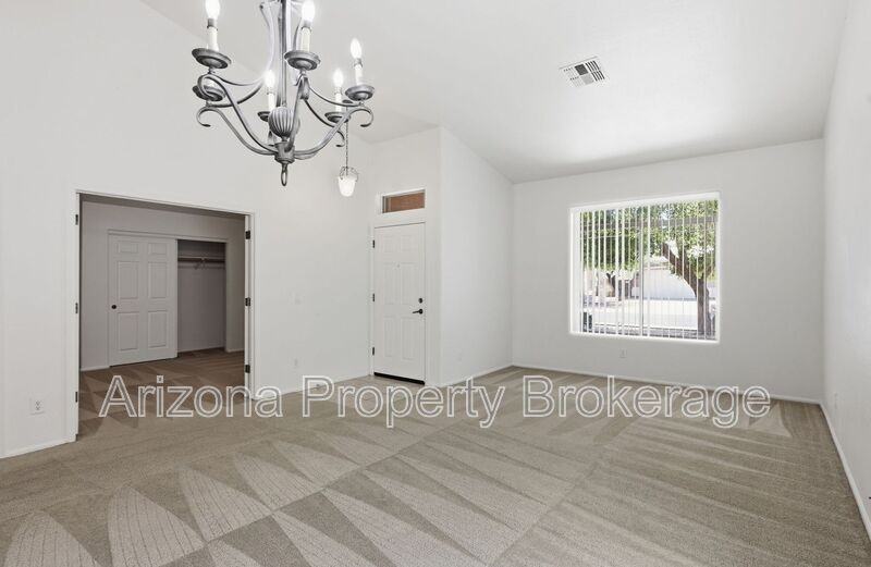 15006 W Cameron Dr - Photo 5 of 33