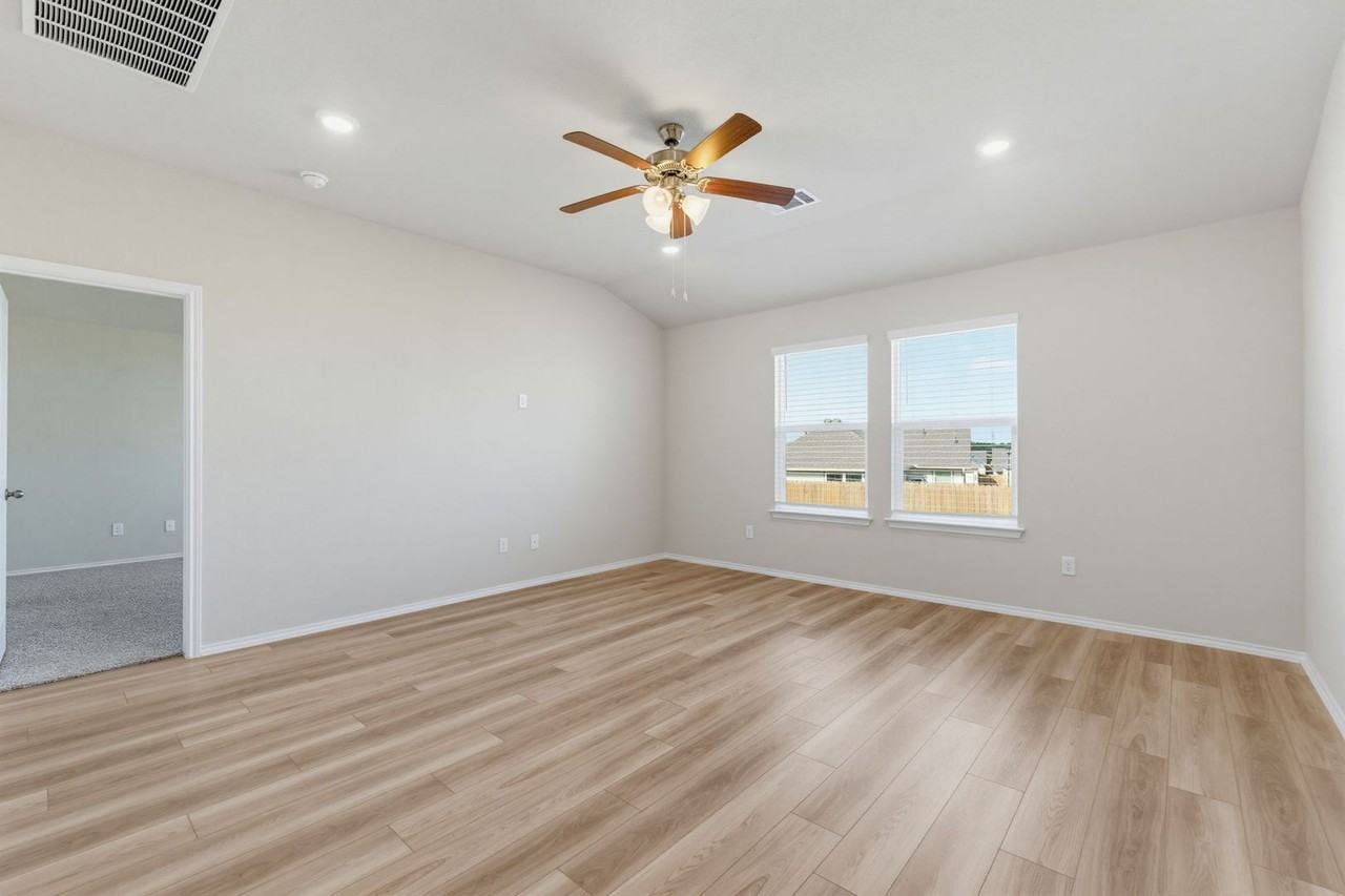 146 Ellenora Dr - Photo 2 of 18