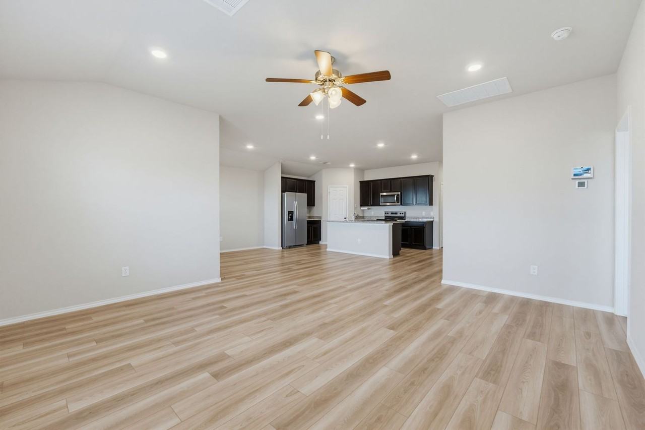 146 Ellenora Dr - Photo 3 of 18