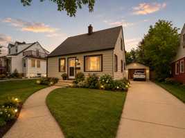 featured image of 818 S 110th St