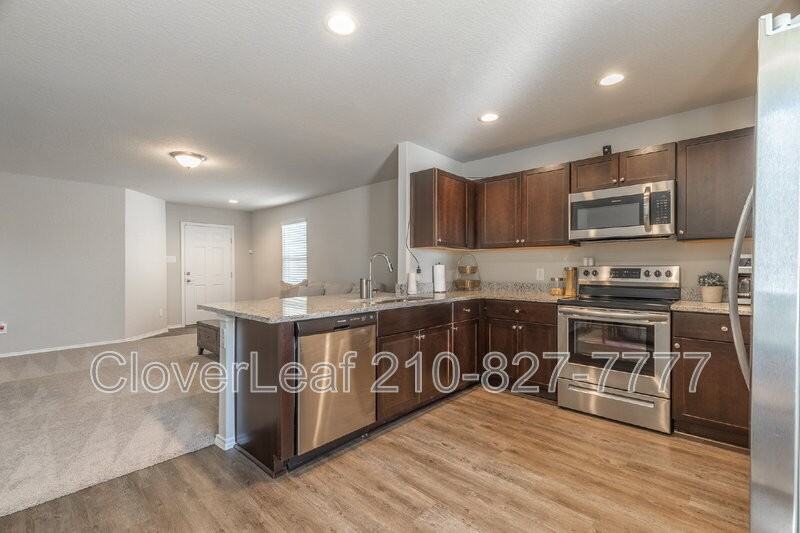 227 Stevens Smt - Photo 3 of 33