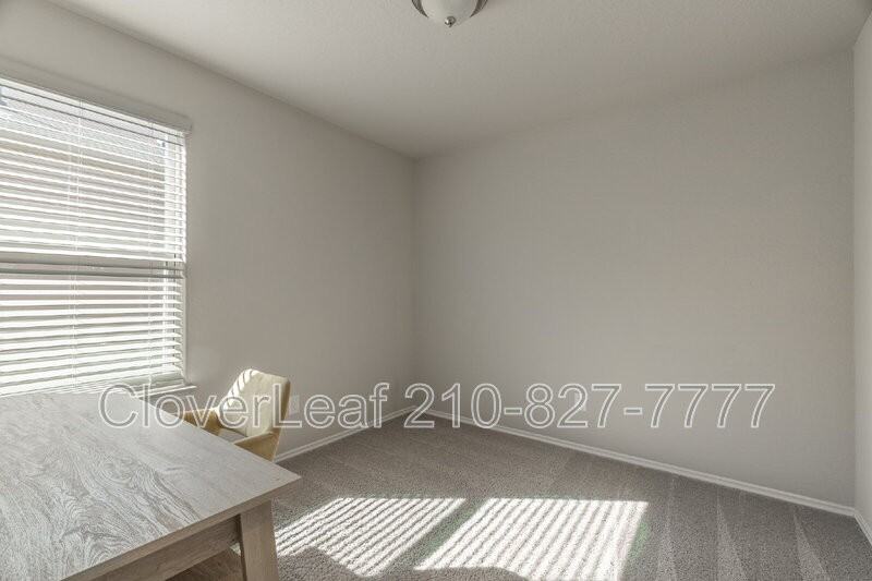 227 Stevens Smt - Photo 5 of 33