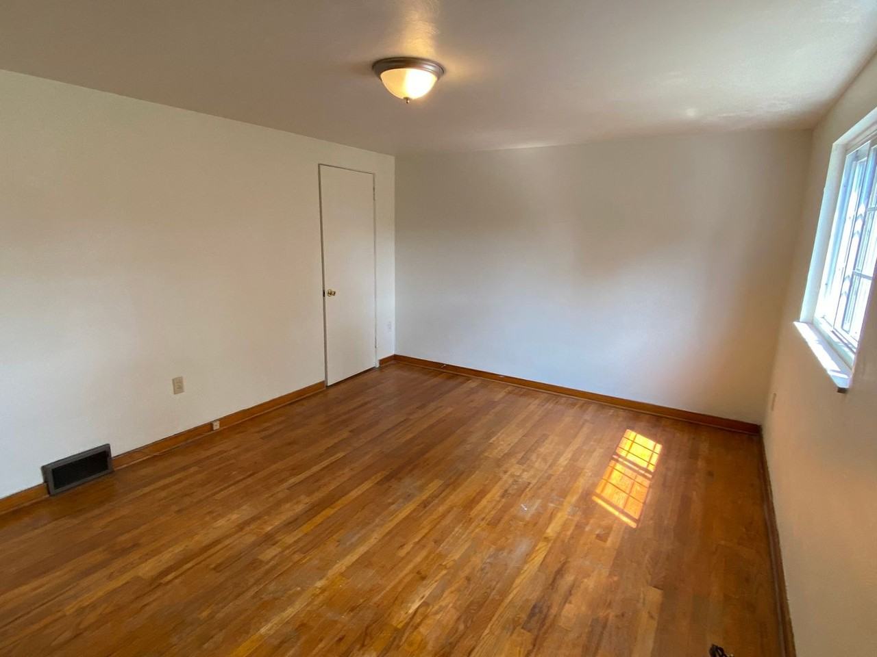 99 School Ave - Photo 5 of 9