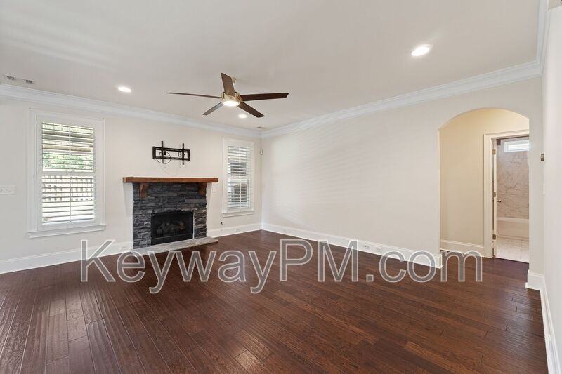 232 Dixon Ct - Photo 7 of 30