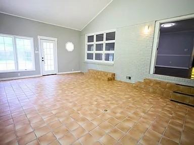 612 Circle Dr - Photo 5 of 38