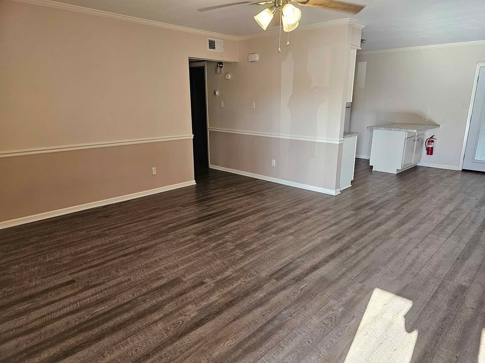 602 E South St #8 - Photo 3 of 5