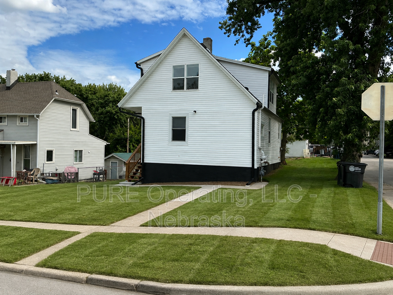 4245 Burdette St - Photo 2 of 20
