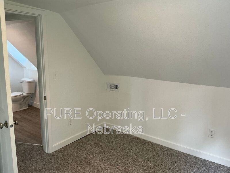 4245 Burdette St - Photo 6 of 20