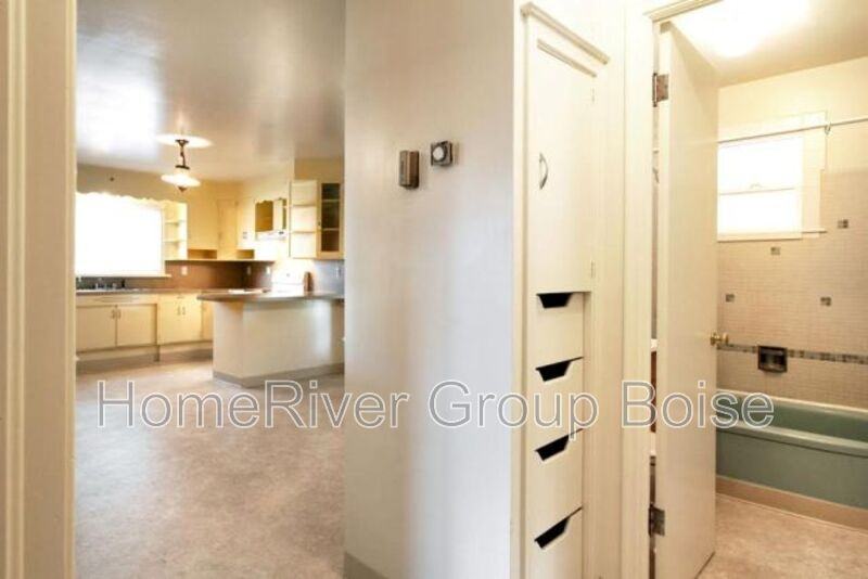 2201 W Dorian St - Photo 4 of 15