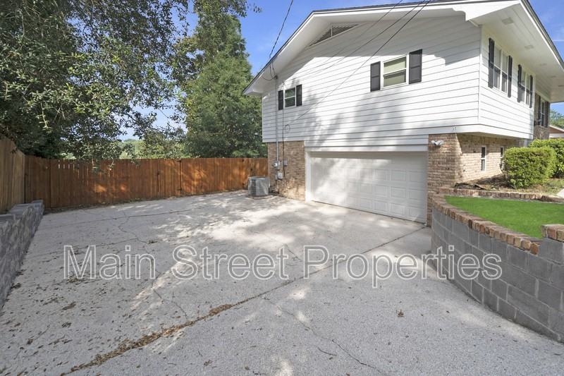 3660 Molaree Dr - Photo 2 of 9