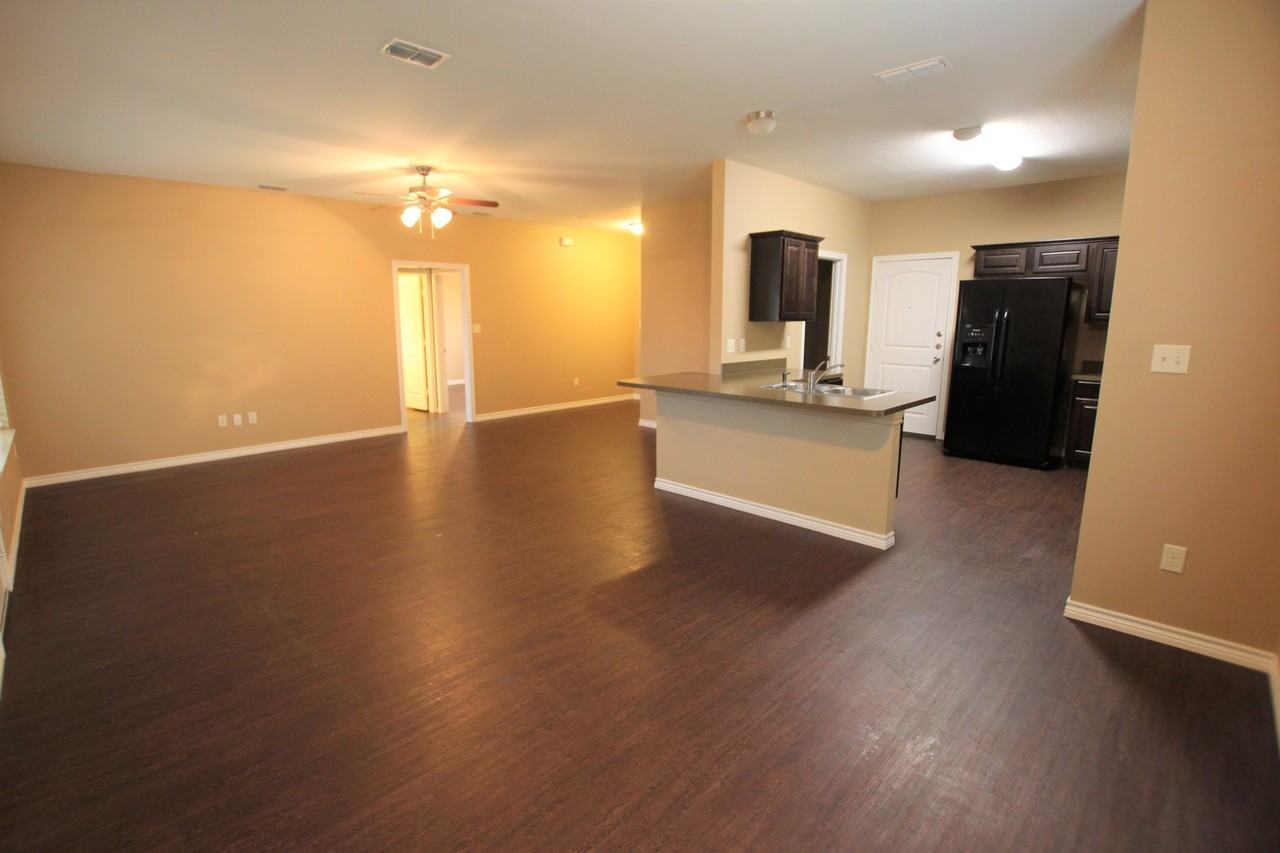 19401 King Ranch Dr - Photo 5 of 31