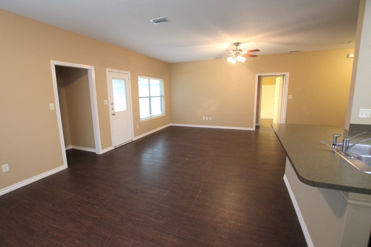 19401 King Ranch Dr - Photo 6 of 31